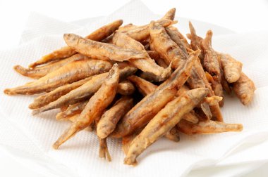 Japon usulü kızarmış eritilmiş balık tabağı.