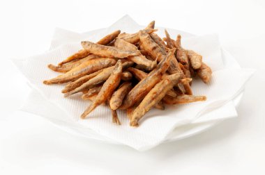 Japon usulü kızarmış eritilmiş balık tabağı.