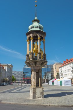 Magdeburg şehir merkezine ve şehir merkezinde Bahar, Magdeburg görüntülemek,