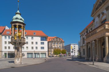 Magdeburg şehir merkezine ve şehir merkezinde Bahar, Magdeburg görüntülemek,