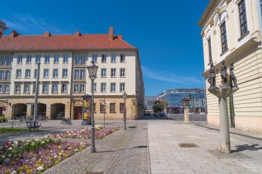 Magdeburg şehir merkezine ve şehir merkezinde Bahar, Magdeburg görüntülemek,