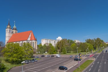 Magdeburg şehir merkezine ve şehir merkezinde Bahar, Magdeburg görüntülemek,