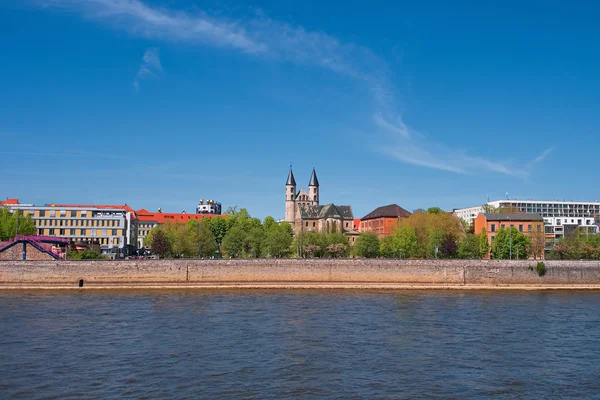 Vista sul centro di Magdeburgo e sul centro in primavera, Magdeburgo , — Foto Stock