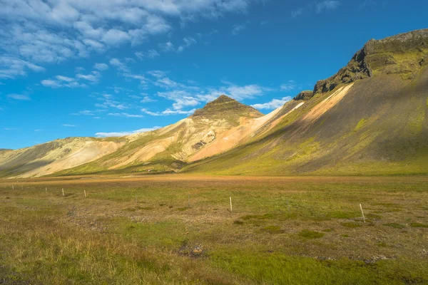 Paysage islandais coloré sur Islande, heure d "été — Photo