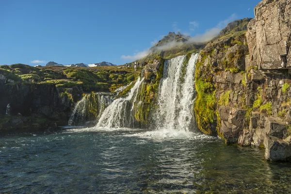 Nádherný vodopád Kirkjufellsfossl na Islandu, letní čas — Stock fotografie