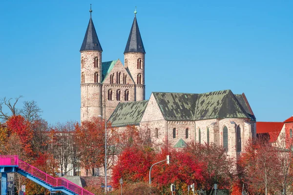 Стародавні Дві Вежі Церковного Монастиря Наших Коханих Жінок Kloster Unser — стокове фото