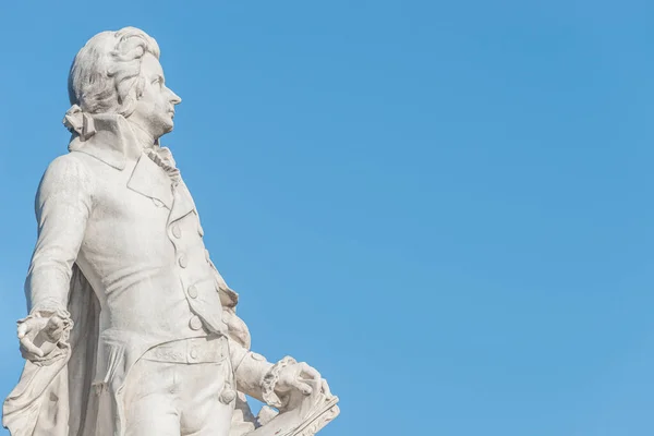 Warmer Sonnenuntergang Über Dem Mozart Denkmal Vor Dem Palmenhaus Nahe — Stockfoto