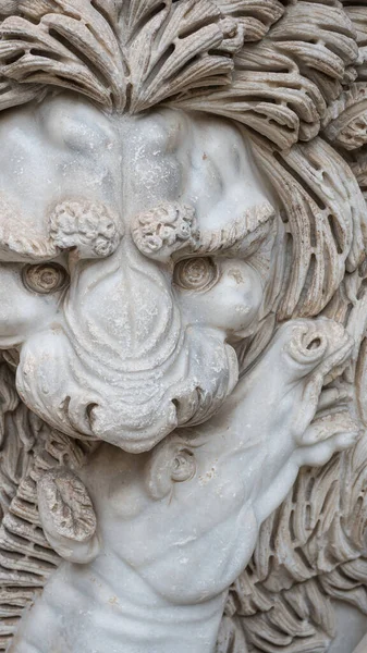 Starożytna Postać Przerażającego Lwa Zabijającego Zebrę Rzymie Włochy Zbliżenie Szczegóły — Zdjęcie stockowe
