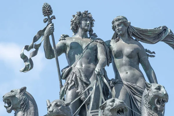 Vecchia Statua Dionis Aridna Quadriga Con Quattro Pantere Cima Teatro — Foto Stock