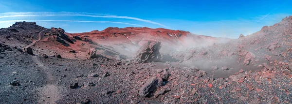 冰岛五彩斑斓的火山口的全景 位于高山火山沙漠的中央 有着红绿的火山土壤和远足的小径 — 图库照片