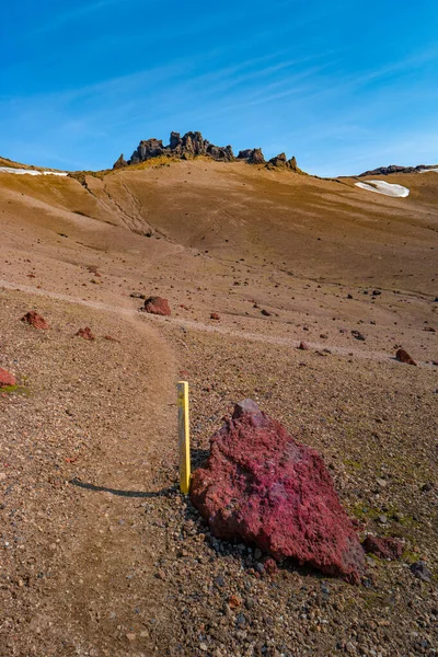 랜드의 가운데있는 화산도 칼데라 아스카의 놀라운 아이슬란드 청록색의 토양이 여름철과 — 스톡 사진