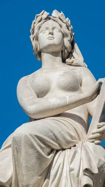 Estátua Bela Mulher Como Músico Cantor Fonte Ópera Estado Viena — Fotografia de Stock