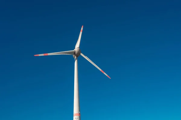 Grote Windturbine Elektrische Energie Wekken Als Groene Ecofriendly Energie Bij — Stockfoto