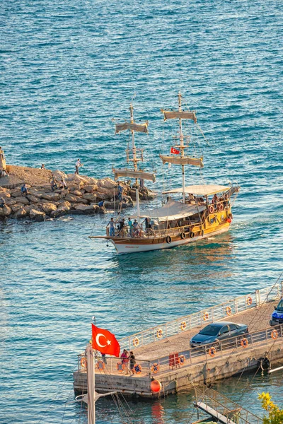Kilátás Földközi Tenger Partján Strand Régi Tengeri Antalya Történelmi Belvárosában — Stock Fotó