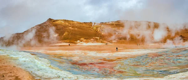 Vista Panorâmica Sobre Colorida Zona Geotérmica Ativa Hverir Perto Lago — Fotografia de Stock