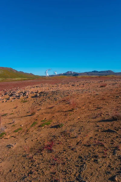 冰岛Myvatn湖附近的Hverir五彩缤纷的地热活动区 与夏季和蓝天的火星红行星景观相似 — 图库照片