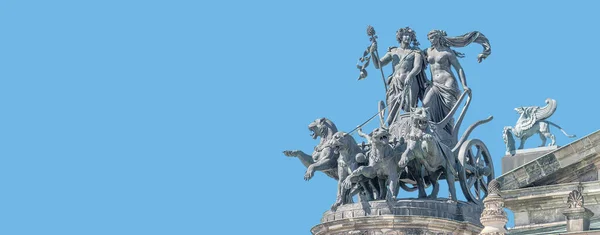 Estátua Antiga Dionis Aridna Quadriga Com Quatro Panteras Topo Ópera — Fotografia de Stock