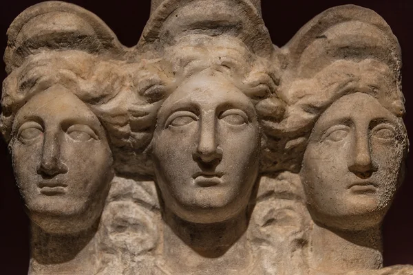 Üç roman-Asya antik heykel güzel kadınların Godd başlı