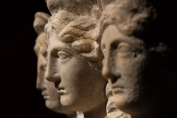 Three headed roman-asian ancient statue of beautiful women — Stock Photo, Image