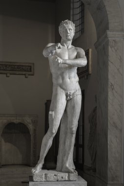 Genç bir Yunan heykeli, Capitoline, Roma, İtalya