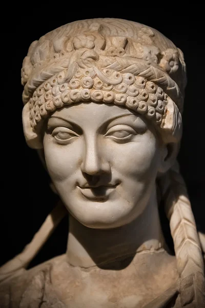 Portrait of beautiful Roman woman realized in stone, Rome, Italy — Stock Photo, Image