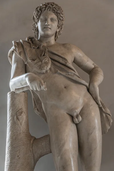 Statue eines nackten Römers in Rom, Italien — Stockfoto