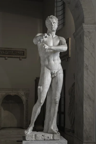 Statue eines jungen Griechen, capitoline, rom, italien — Stockfoto