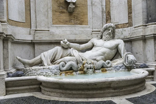 Estatua de Neptuno en la fuente, Roma, Italia, 2014 — Foto de Stock