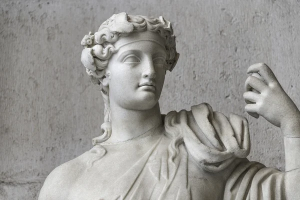 Estátua de Apollone nu com um gato, Roma, Itália — Fotografia de Stock