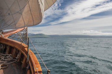 Macera, yaz saati doğru eski tekne yelken