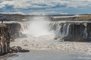 Harika şelale İzlanda, yaz saati