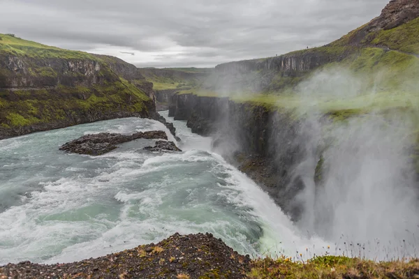 Csodálatos vízesés Gullfoss Izlandon, nyári idő — Stock Fotó