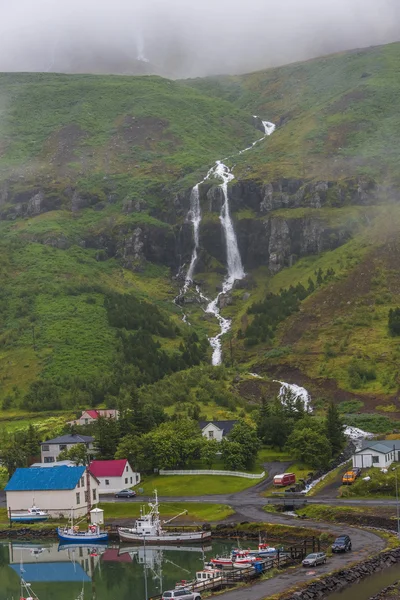 Underbara vattenfall på Island, sommartid — Stockfoto