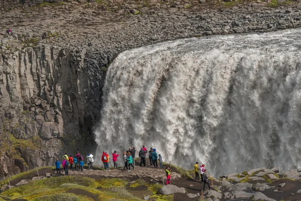 Prachtige waterval in IJsland, zomertijd — Stockfoto