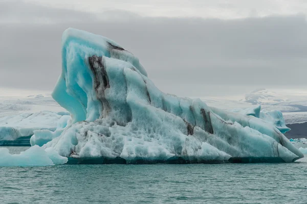 Büyük mavi icebergs buzul lagün İzlanda üzerinde — Stok fotoğraf