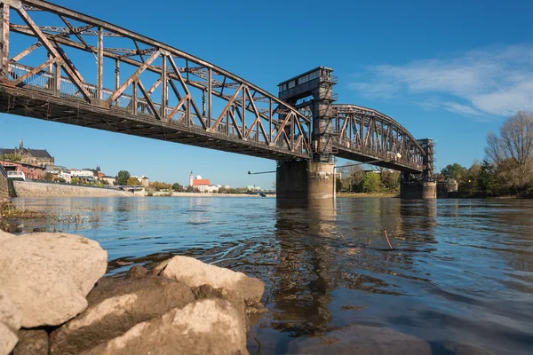 Puente viejo sobre el Elba en Magdeburgo, Alemania — Foto de Stock