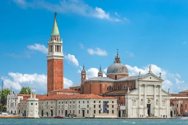 Prachtige kerk van San Giorgio Maggiore en de klokkentoren, Ven — Stockfoto