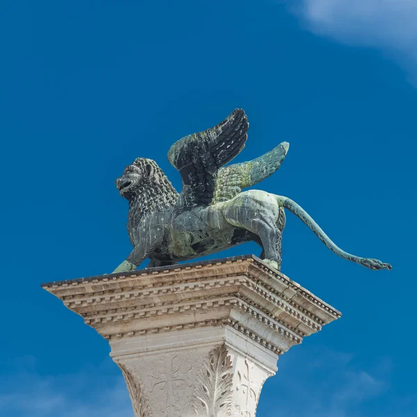 Skulptur des geflügelten Löwen von Venedig im Dogenpalast, Venedig, ital — Stockfoto