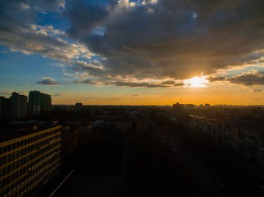 Şehirde günbatımı.