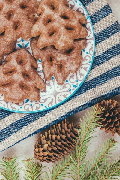 Ginger Cookies Plate Tablecloth — Stock Photo, Image