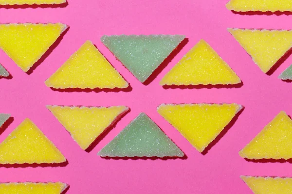 Lijnen Van Driehoekige Gelei Snoep Roze Achtergrond — Stockfoto