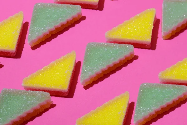 Lijnen Van Driehoekige Gelei Snoep Roze Achtergrond — Stockfoto