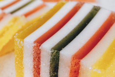 Çok renkli marmelatlar, yakın plan. Renkli jöle şekerleri yakın plan. Makro çekim, seçici odaklanma.