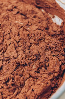 Kakao hamuru kaseye yakın çekim. Makro atış. Sıvı hamur.
