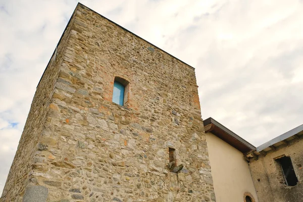 コスタ マスナガ レッコ ロンバルディア州 イタリア 2020年1月10日 Camisascaの集落にある古代の塔 — ストック写真