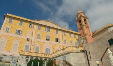 Cenova, Liguria, İtalya - 15 Haziran 2020: Nervi 'deki Emiliani Kolej Binası.