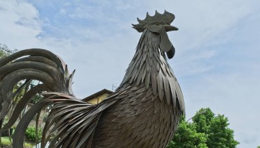 Bir horoz heykeli, Chianti bölgesinin sembolü..