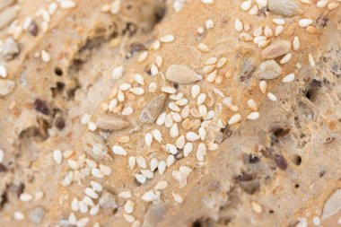 Tohumlu tahıllı çörek.