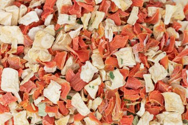 Kurutulmuş çorba sebzeleri (havuç, havuç, soğan, pırasa, maydanoz) - pişirmek için kurutulmuş sebzeler