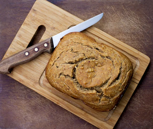 Homemade bread and knife — Stock Photo, Image